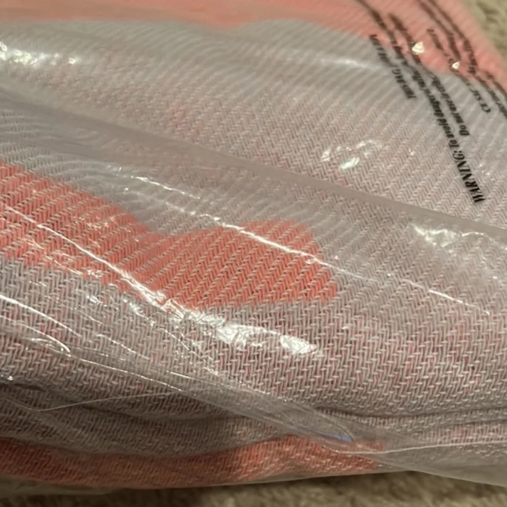 Pink VICTORIA'S SECRET Beach Blanket or Throw 100% Cotton 50IN X 60IN NEW